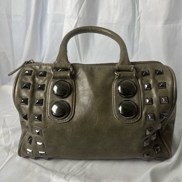 Boutique hand bag with studs - Picture 1 of 2